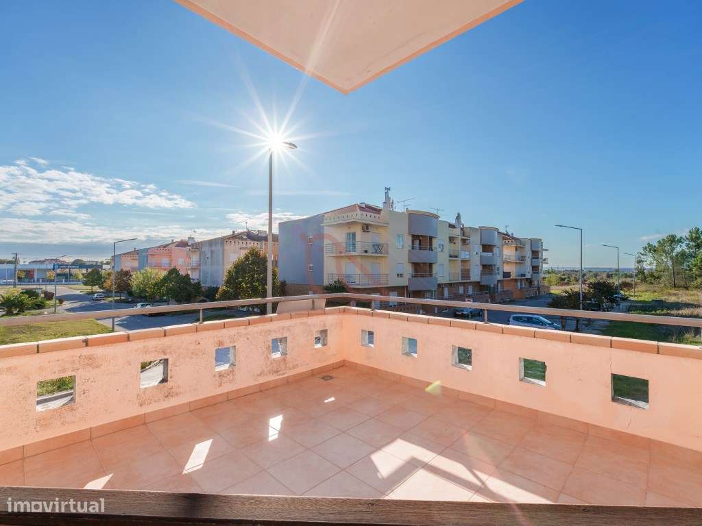 T3 com Terraço Envolvente e Garagem de 70 m² | Casais Castelo, Riachos-19