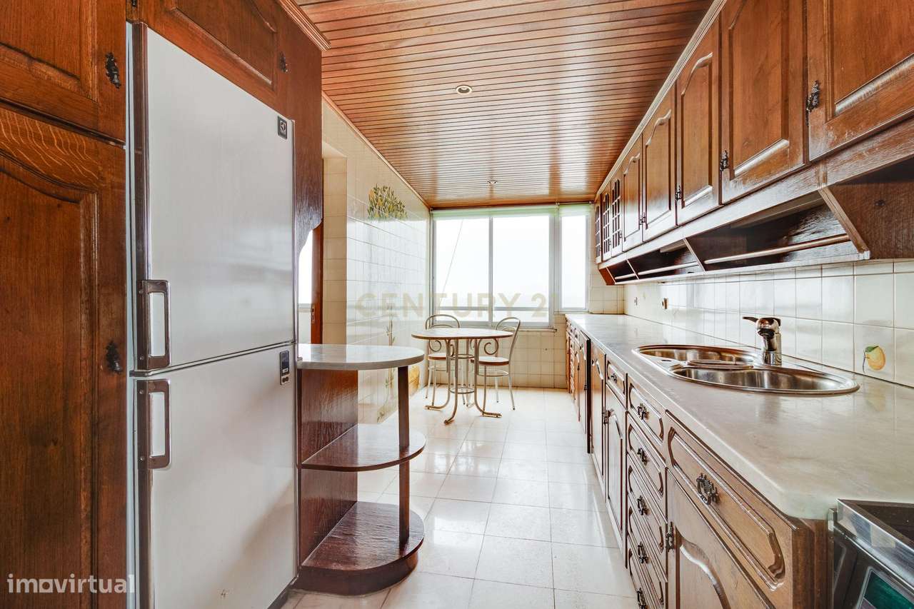 Fantástico T2 com Vista Rio em Linda-a-Velha-14