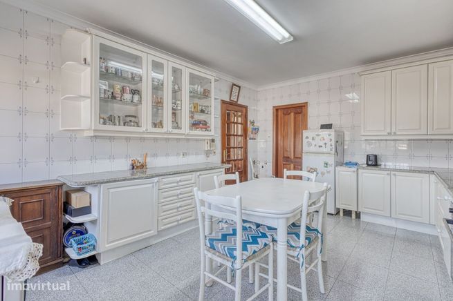 Moradia T5 em S. Félix da Marinha com garagem próximo da praia-9