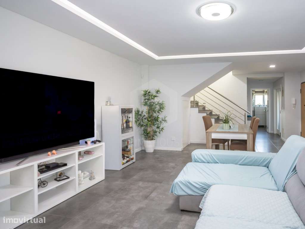 Moradia Isolada T4 com Piscina, Garagem e Acabamentos Premium-16