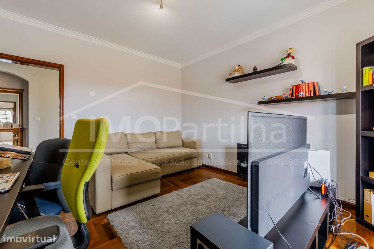 Moradia T5 Isolada com Potencial | 197 m² | São Domingos Rana-13