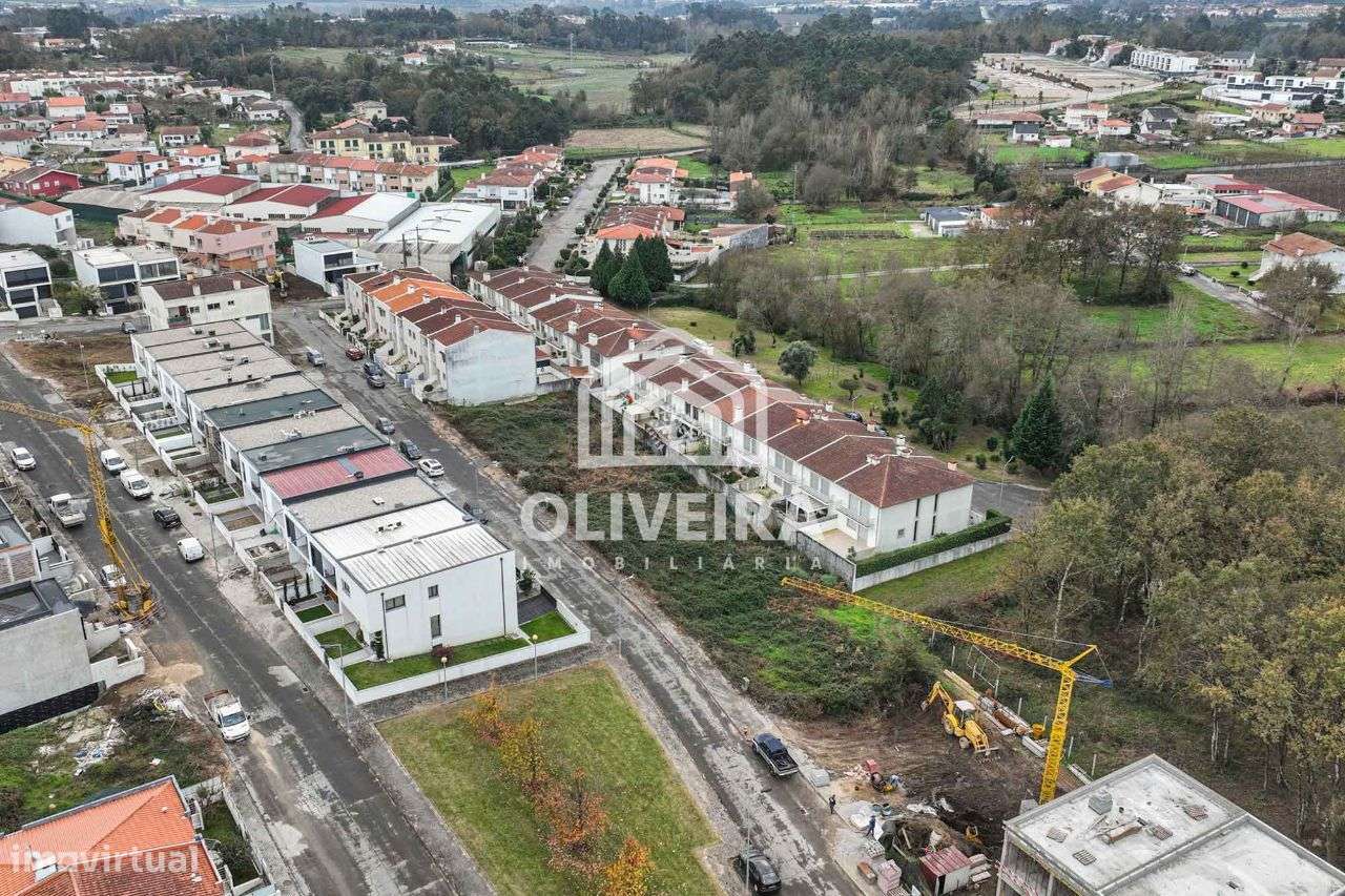 Lote de Terreno para moradia em banda em Soutelo, Vila Verde-12