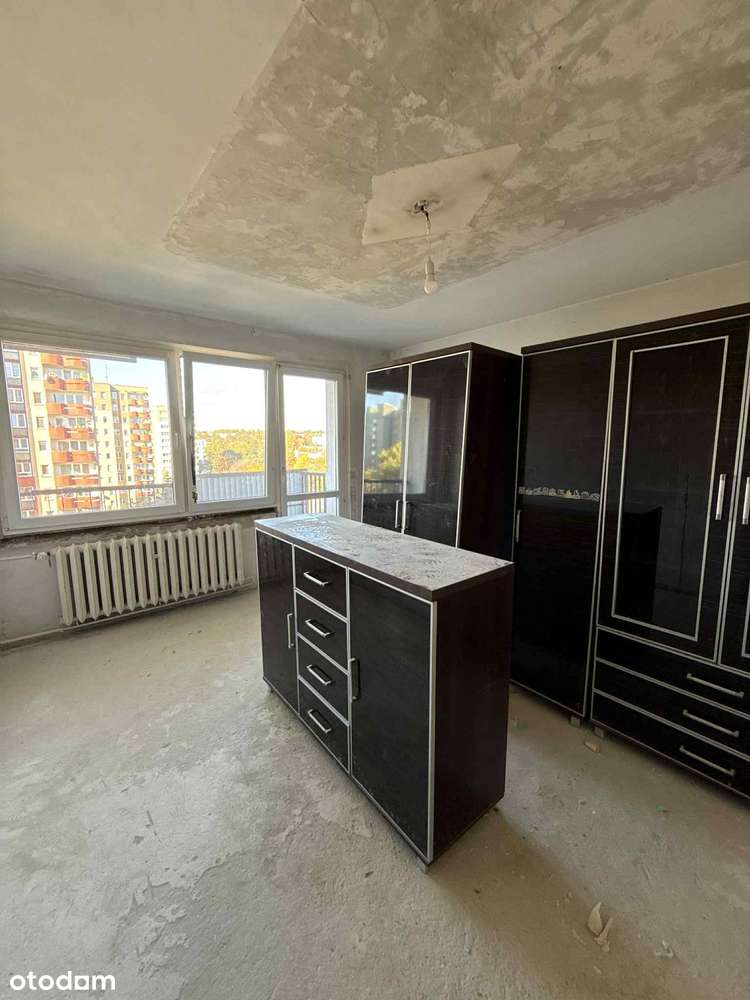 3 lub 4 pokojowe mieszkanie do remontu z balkonem, Os. Dywizjonu 303-16