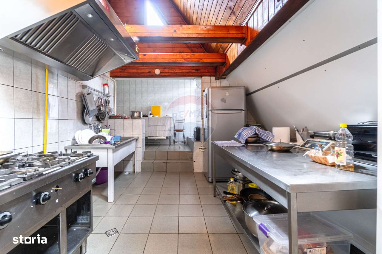 Casă / Vilă cu 20 camere de vânzare în Timisu de Jos, DN1, Brasov-11