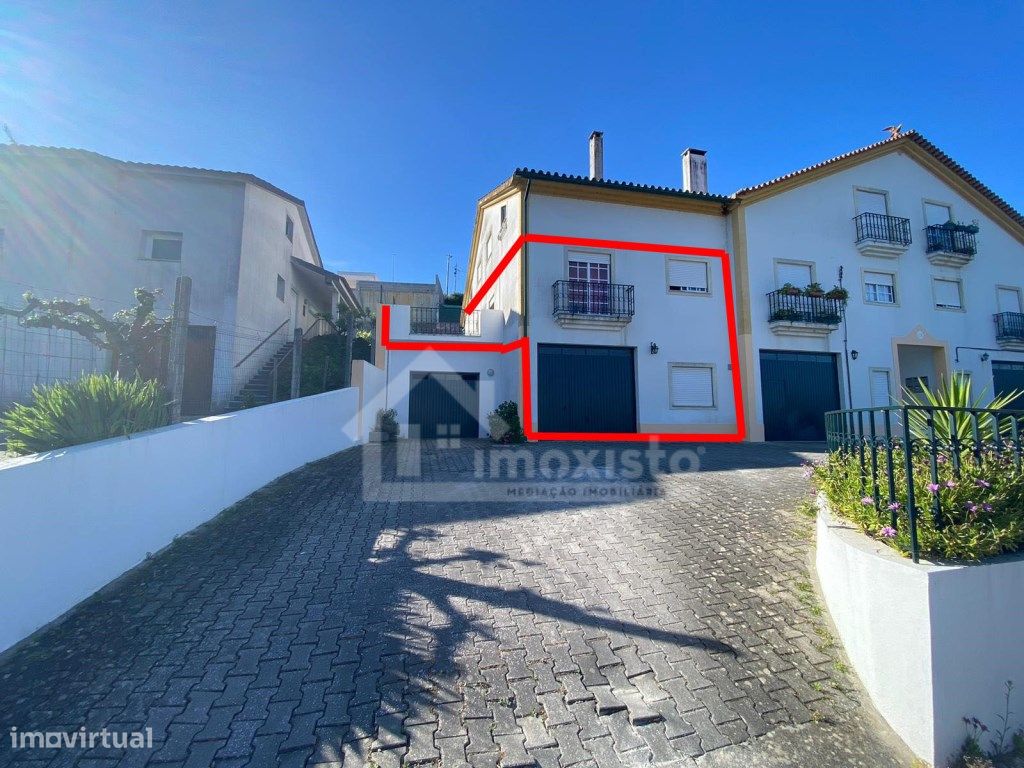 Apartamento T3 com garagem e terraço em Figueiró dos Vinhos