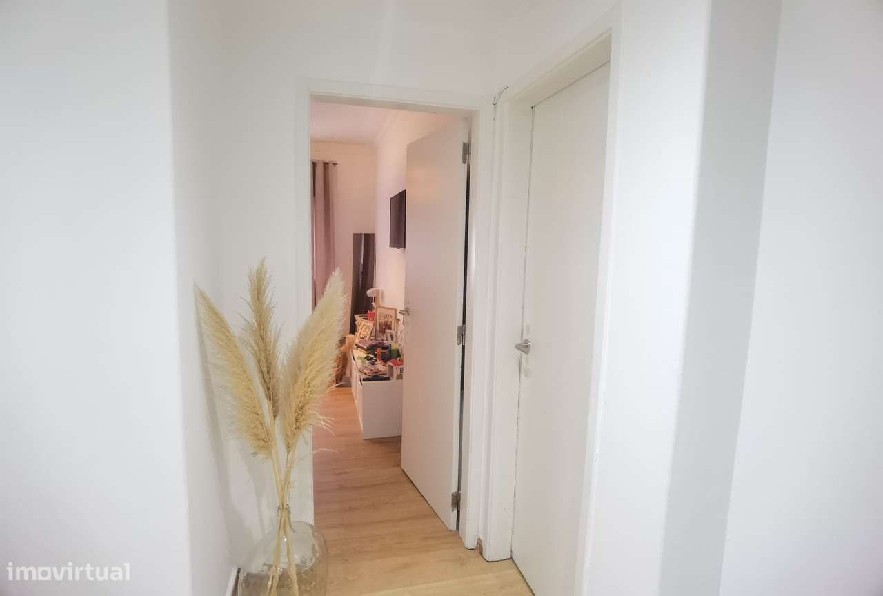 Apartamento T2 Renovado Almada-16