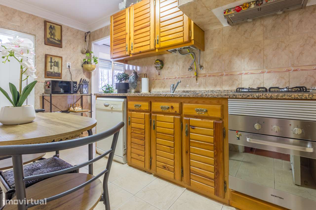 Moradia T2 com piscina e com Anexo T1 em Fernão Ferro, Seixal-10