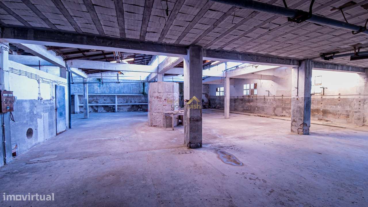Armazém de cerâmica localizada no centro de Vestiaria.-24