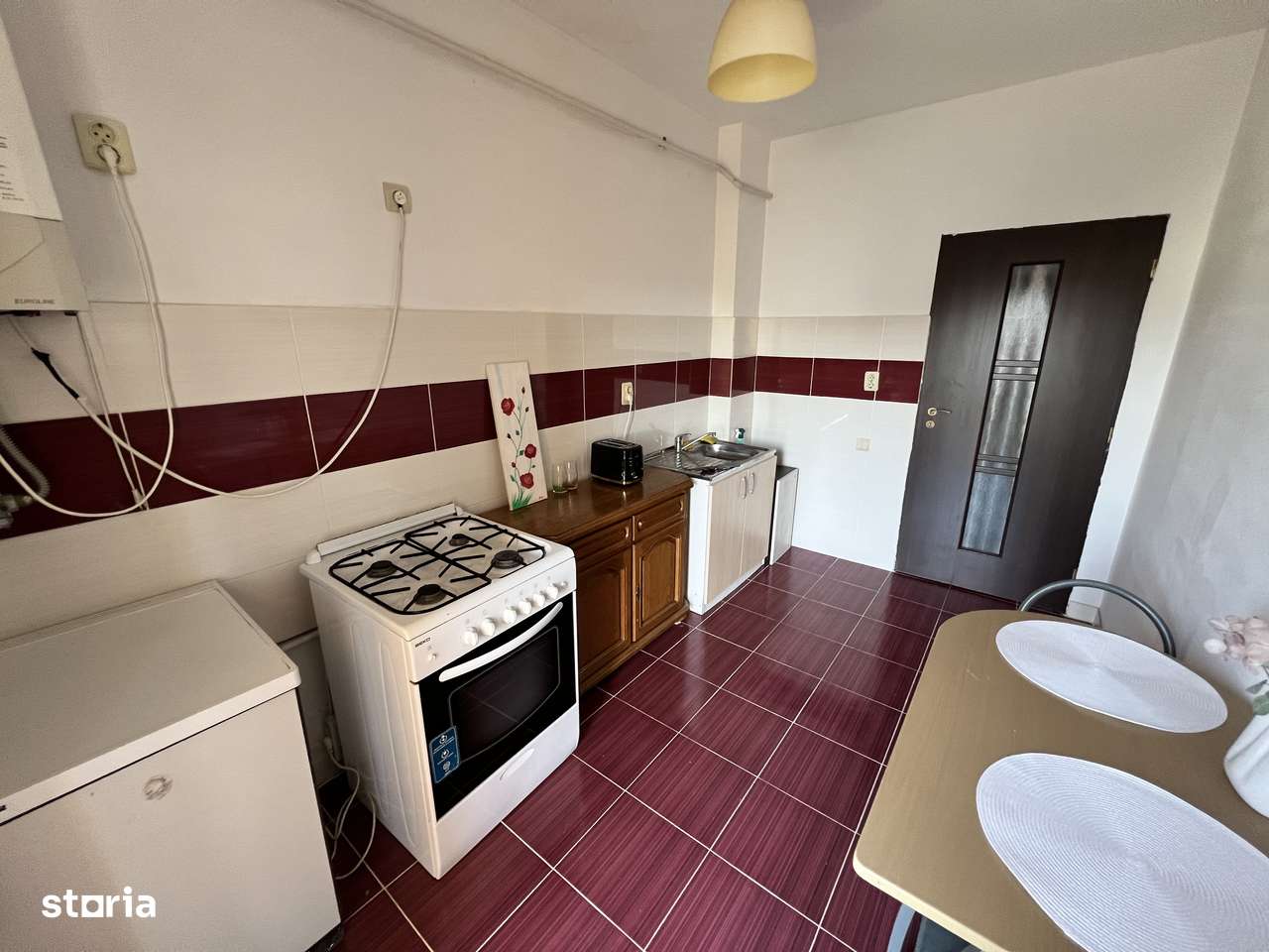 INCHIRIEZ garsoniera decomandata,bucatarie,baie, hol, zona Selimbar - Imagine principală: 5/10