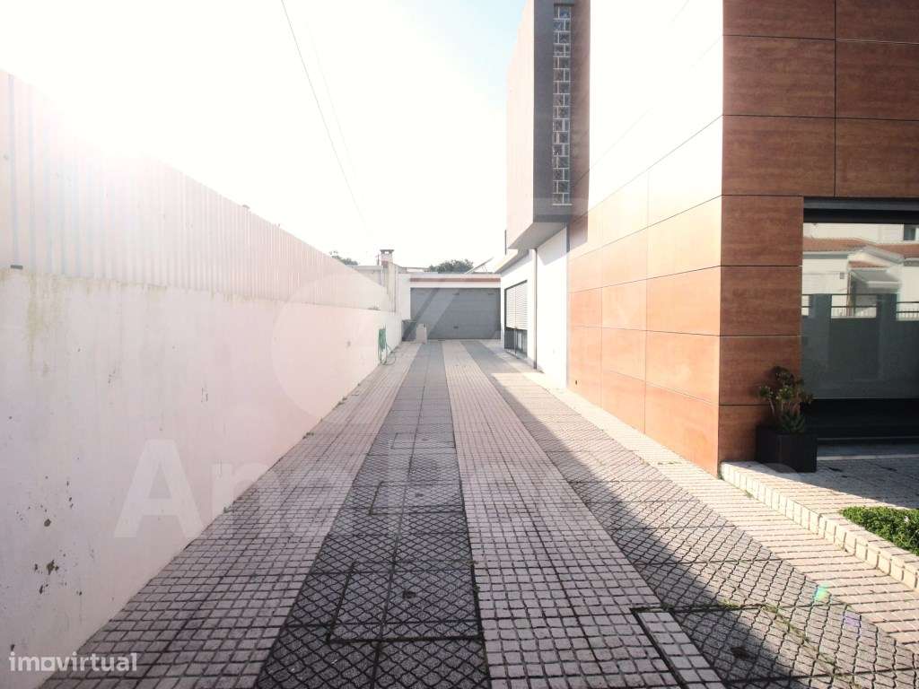 Contemporânea Moradia T4-32