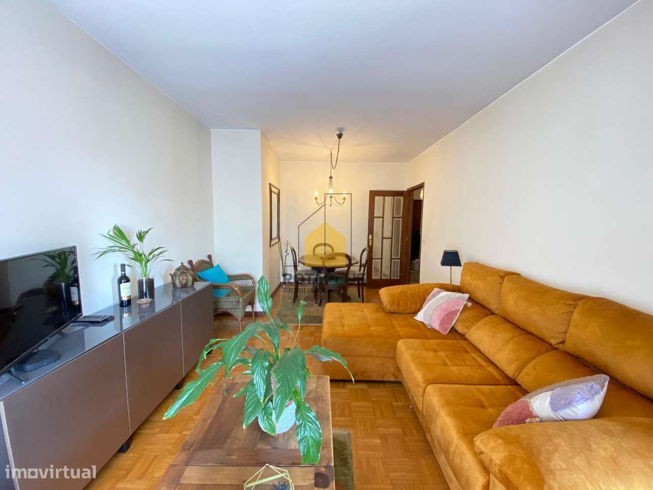Apartamento T1+1 com Excelente Varanda e Garagem-5