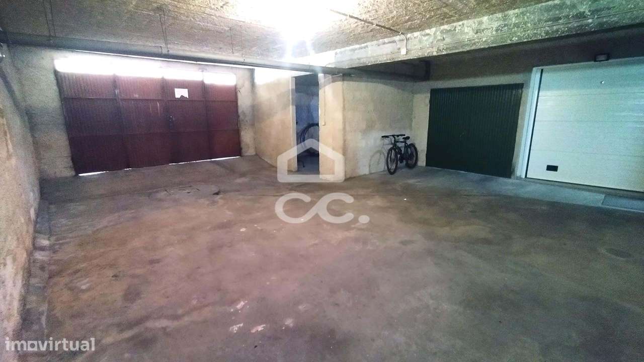 Apartamento tipo T-3 em zona central da cidade.-9