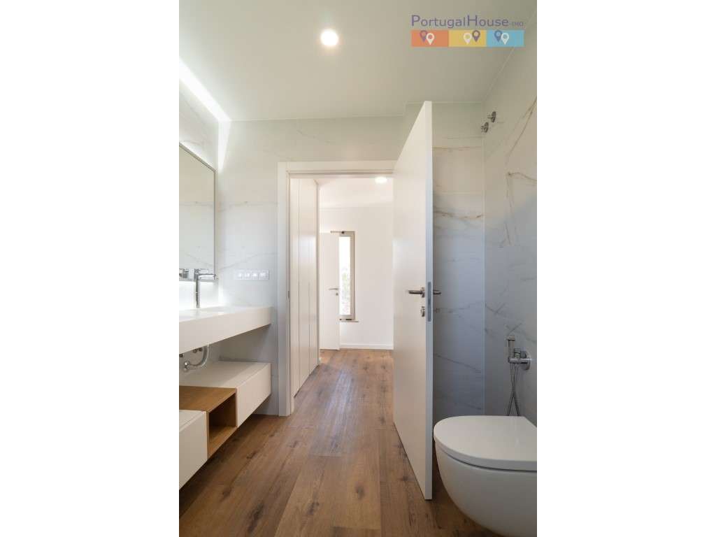 Moradia T4 de Luxo com terreno de 5.300 metros quadrados-47