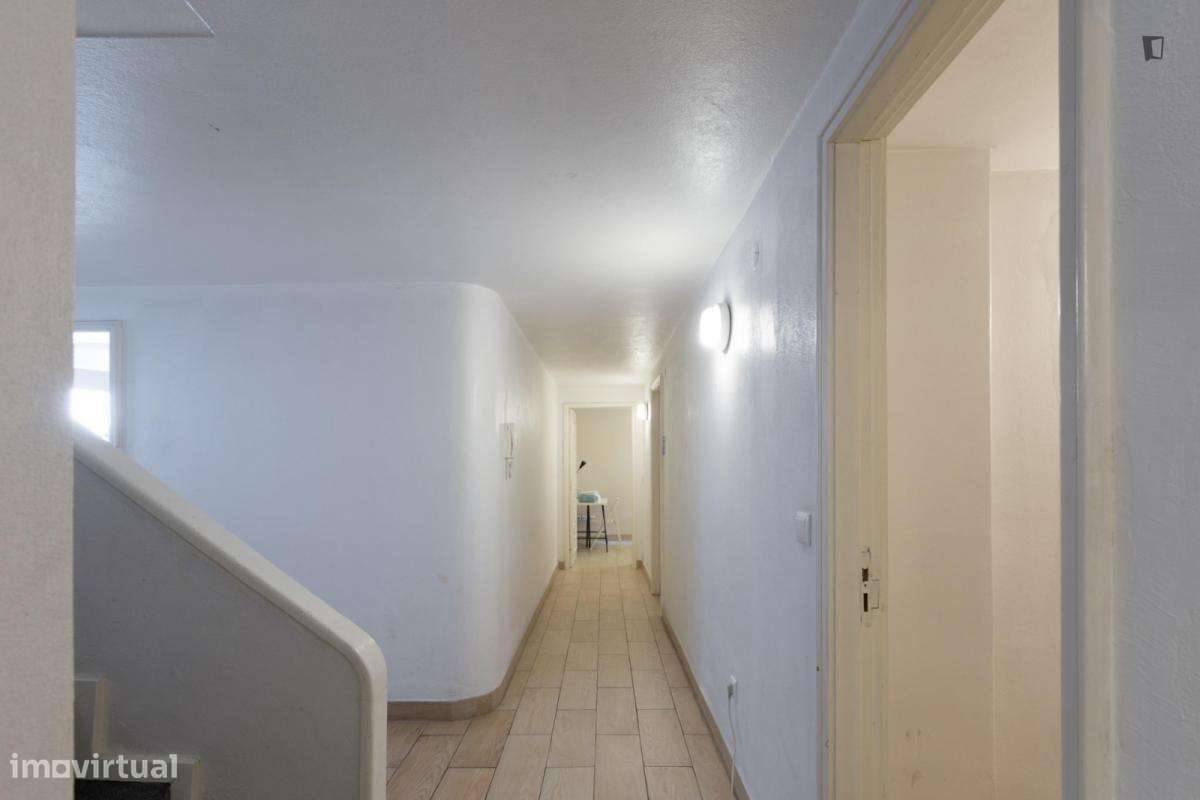 Quarto - localizado em Paranhos Porto - Grande imagem: 2/10