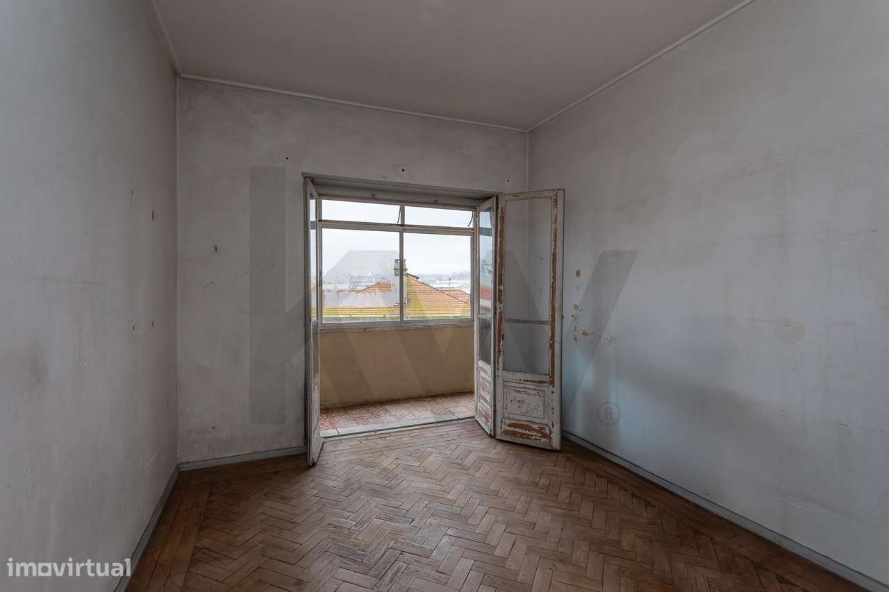 Apartamento T3 na Damaia, freguesia de Águas Livres com grande potenci - Grande imagem: 5/26