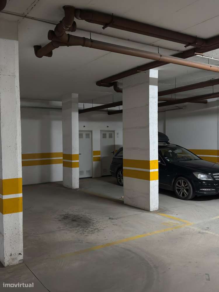 T4 com varanda, garagem e acessibilidade, 195m²-40