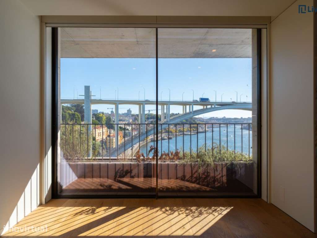 Espetacular T3 com 500m2 e vistas-26