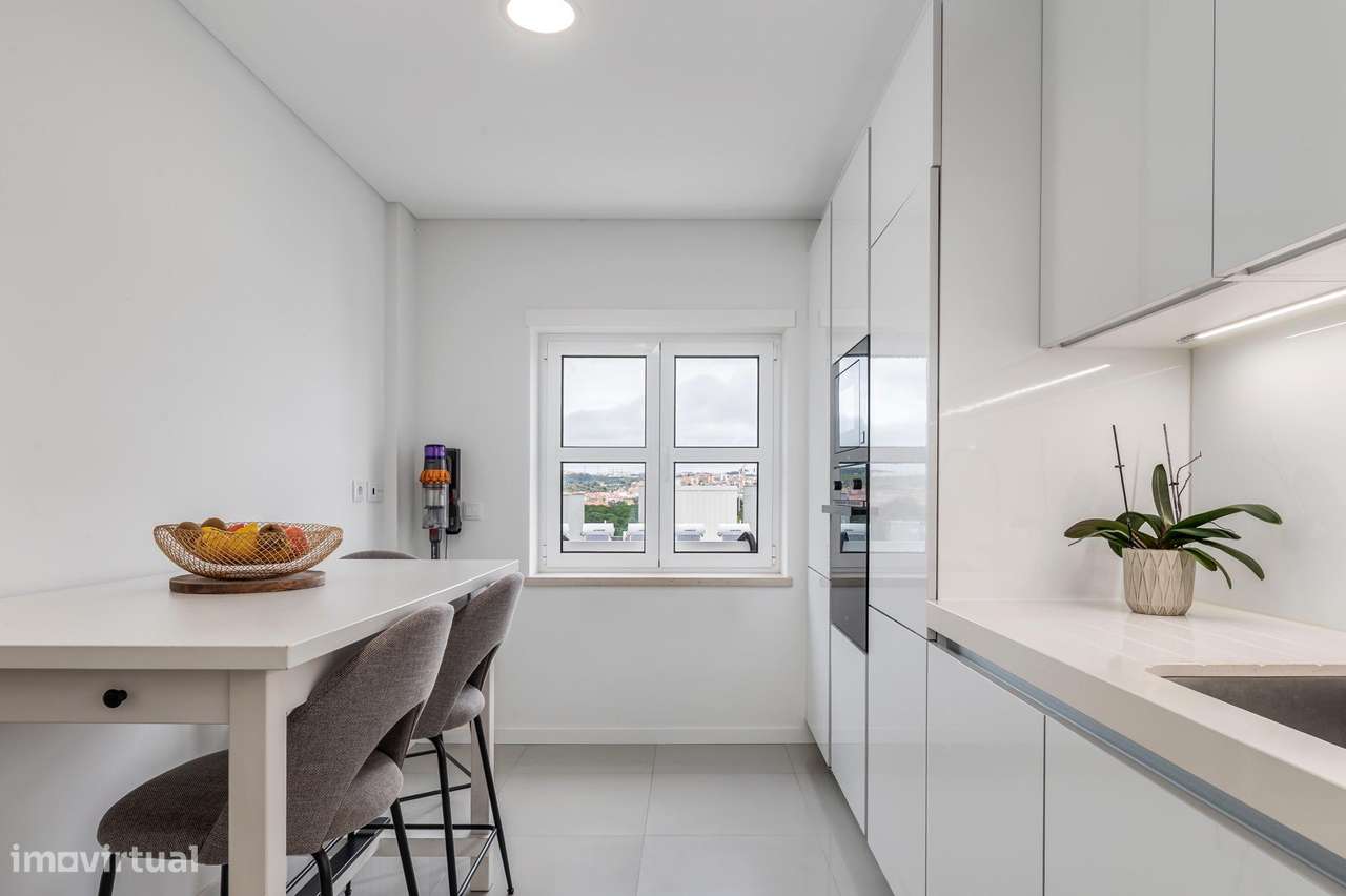 T2 Moderno (2020) com Box para 2 Carros na Urb Casas do Lago,...-10