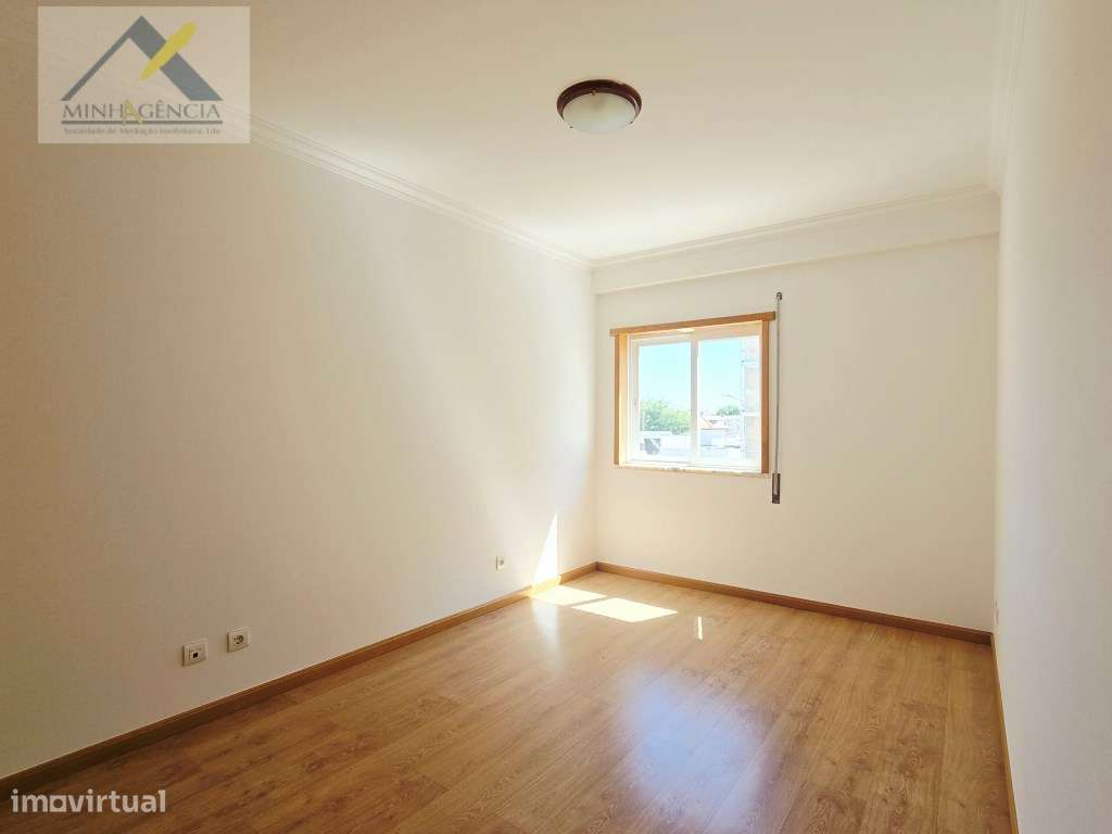 Apartamento T2 com arrecadação no Bairro Afonso Costa em Setúbal-10
