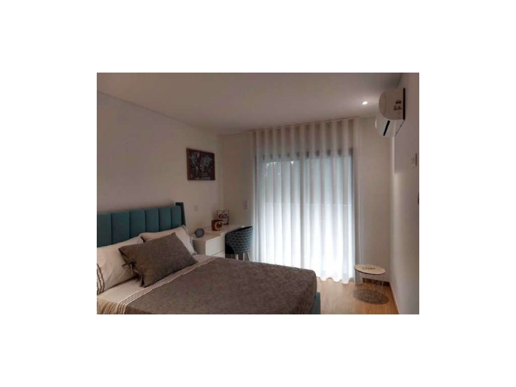 Apartamento T4 Recuado, novo, varanda com churrasqueira e lavandari...-10