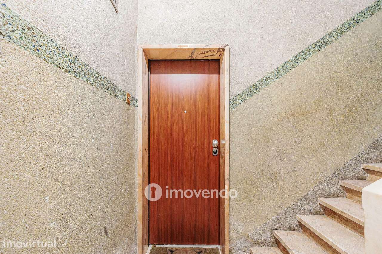 Apartamento T2, com logradouro grande, em Odivelas-37