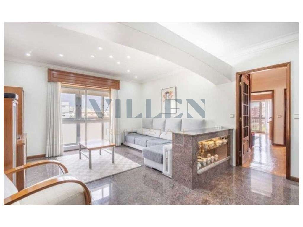 Apartamento T3 a 200m da Praia das Caxinas-0