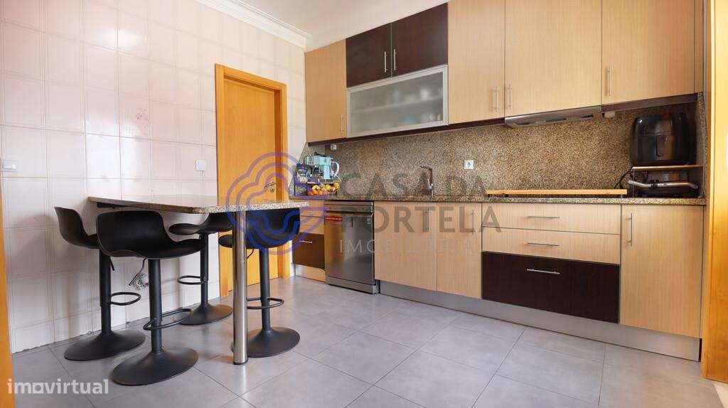 Andar Moradia T3 com 3 Frentes, Varandas e Garagem – Cidade da Maia - Grande imagem: 3/34