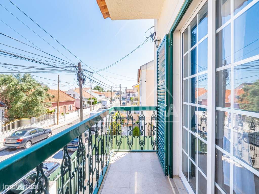 Moradia Geminada T3 com Garagem, Excelentes Áreas e Localização Pri...-16