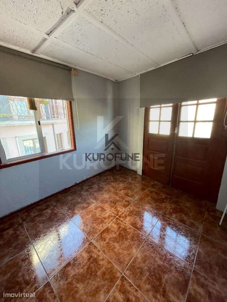 PREDIO COM PROJETO APROVADO PARA RECUPERAR NA SÉ DO PORTO-13