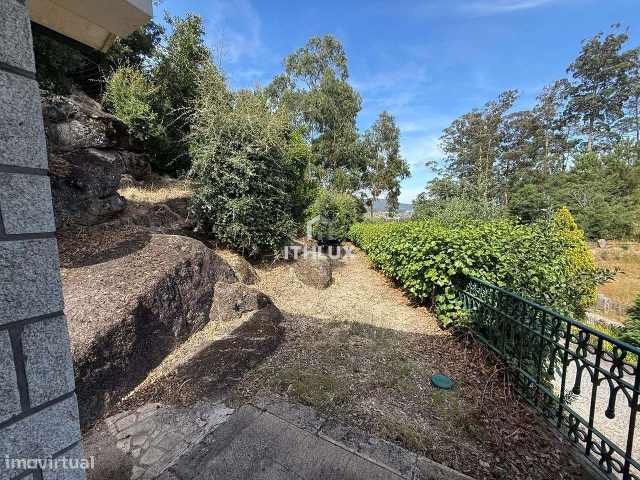 Moradia T5 com jardim espetacular em Esposende-23