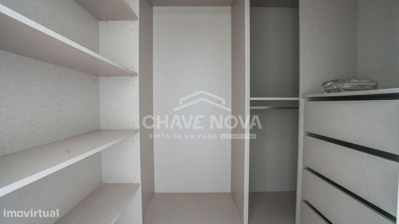 Apartamento T2 Novo com Varanda e Lugar de Garagem- Canidelo-6