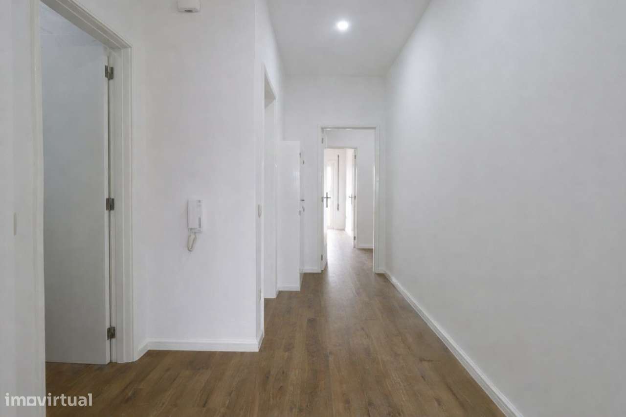 T3 | Varandas | Box | 2 WC's | Excelente localização | 100% Renovado-9