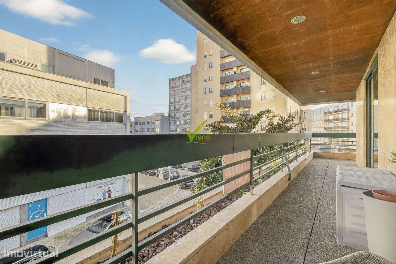 T. 4 com 3 lugares de garagem e arrumos - Centro da cidade da Maia-12