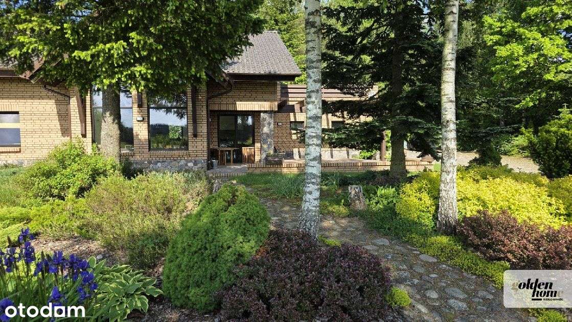 Dom na wzgórzu z dużymi budynkami gospodarczymi - Pełny obrazek: 4/20