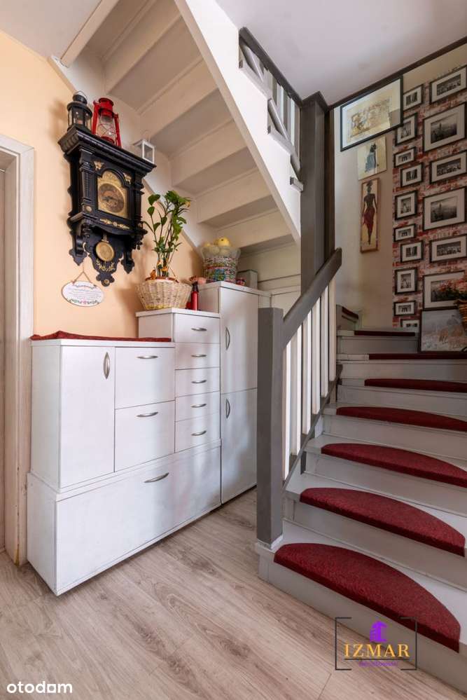 Funkcjonalny dom z 2 garażami i ogrodem-11