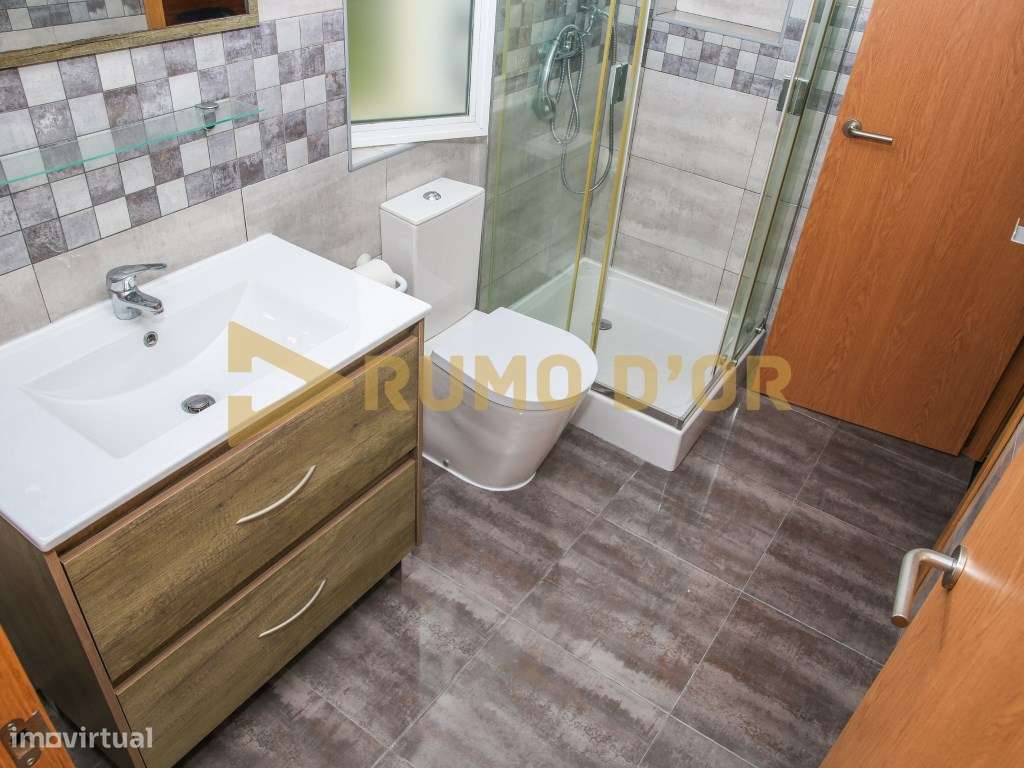 Moradia Exclusiva com áreas Independentes - junto a Arruda dos Vinhos-32