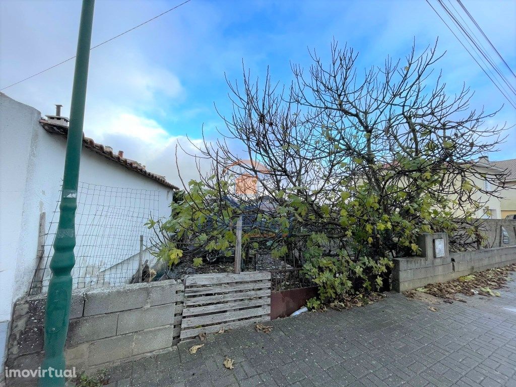 Lote com 480 m2 em Arruda dos Vinhos