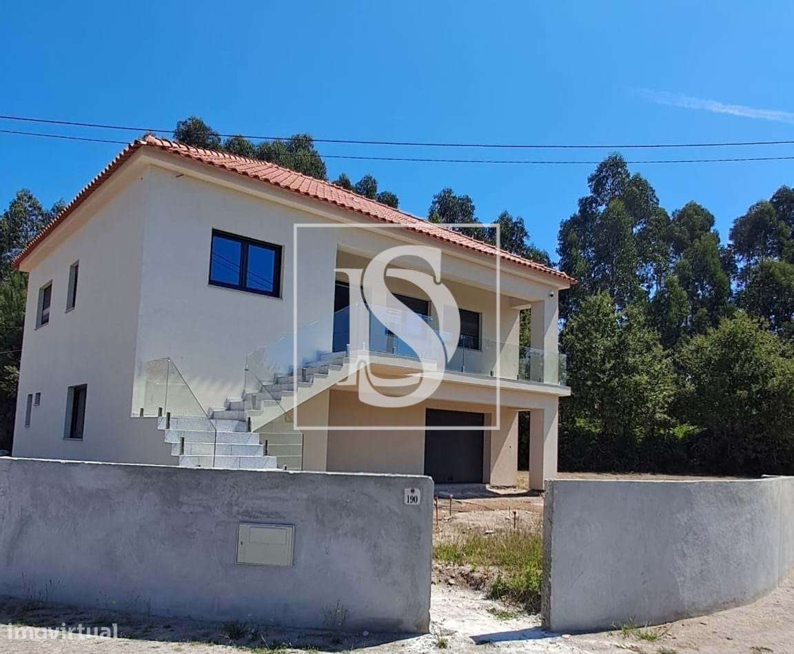 Moradia Bifamiliar Totalmente Remodelada em Subportela – Viana do Cast - Grande imagem: 2/45