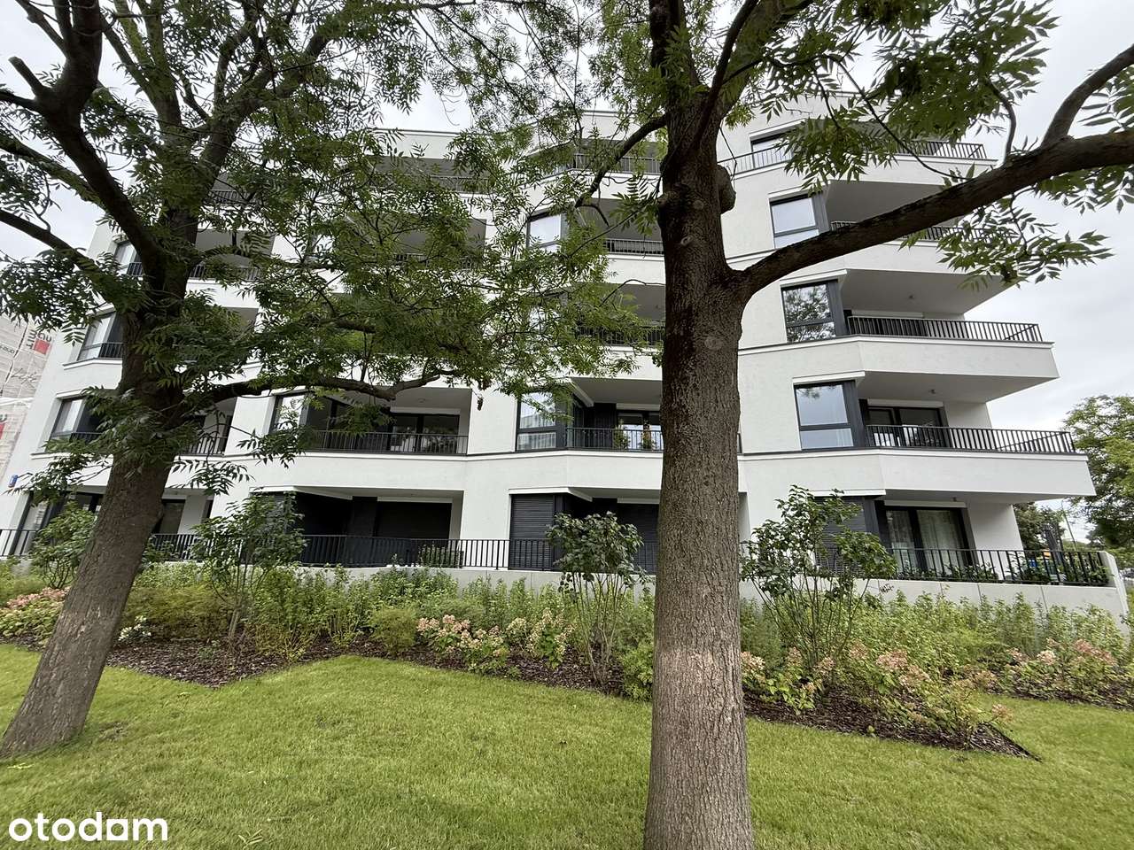 Gotowiec inwestycyjny z garażem niedaleko lotniska - gotowe do odbioru-4