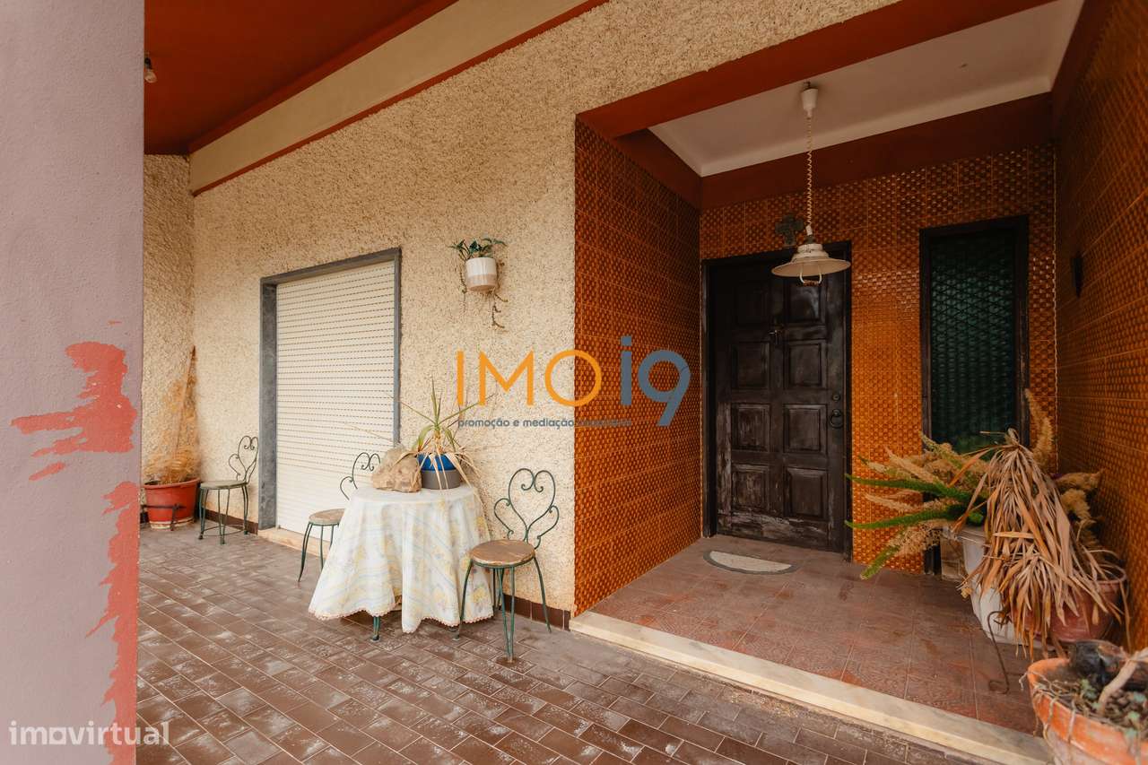 Moradia T4 + arrumos em Boleiros - Fátima-17