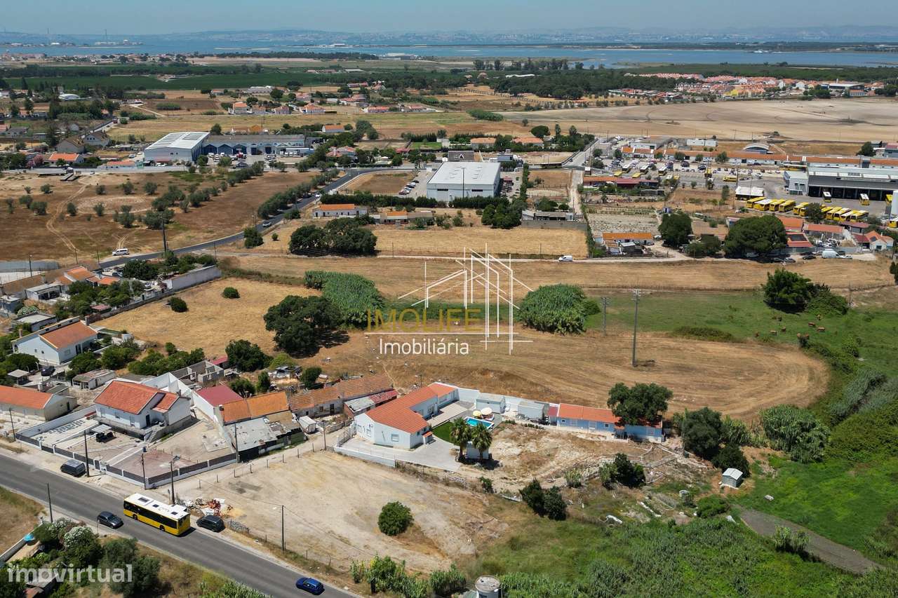 Moradia T4 com Piscina + Moradia T1 - Moita-55