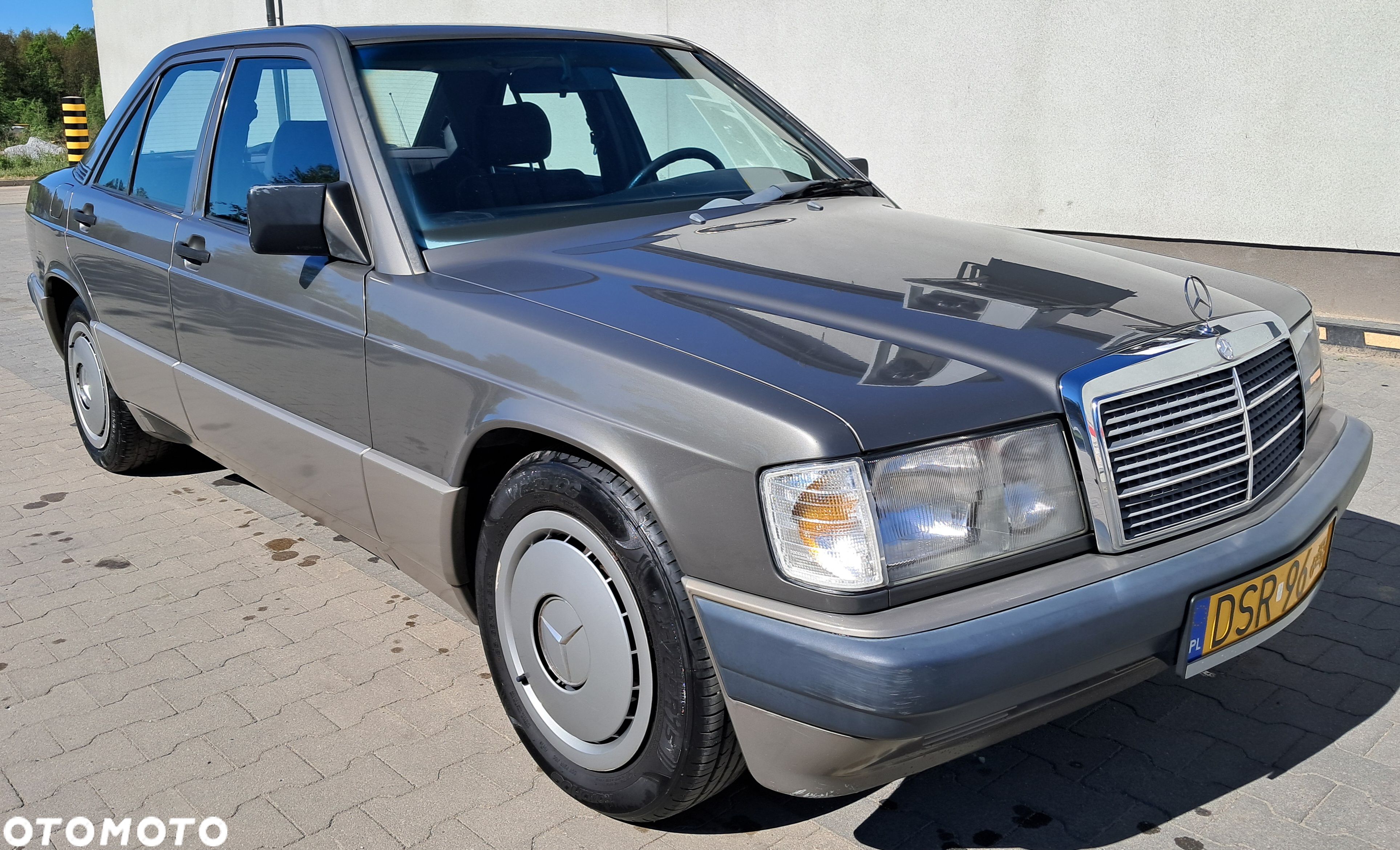 Mercedes-Benz W201 (190) - 1