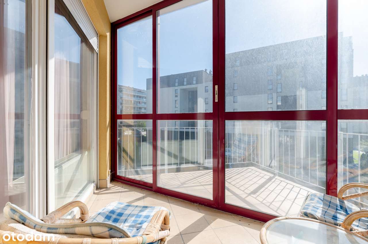 Mieszkanie dla osób szukających przestrzeni z 3 balkonami i parkingiem-16