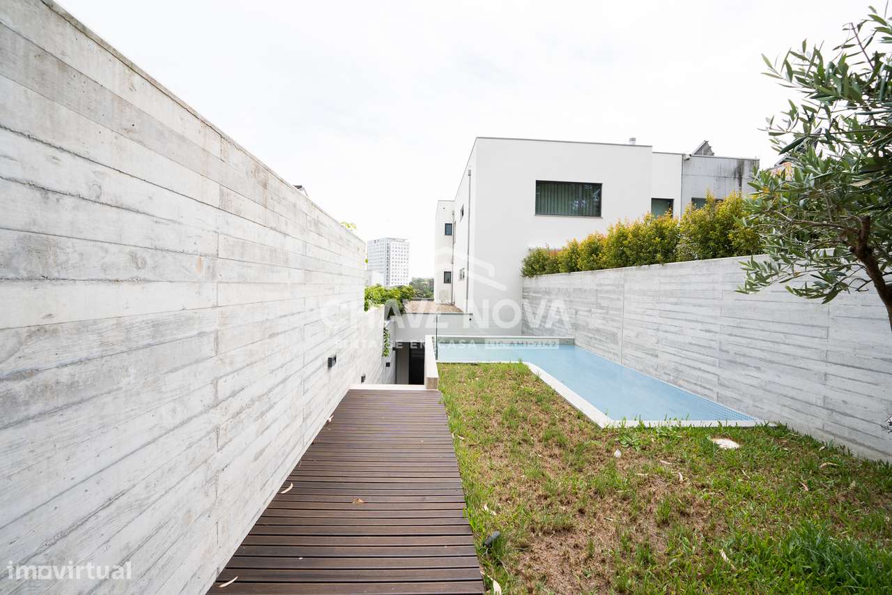 Arrendamento de Moradia V4 Duplex c/ piscina|Bairro da Vilarinha|Porto - Grande imagem: 3/31