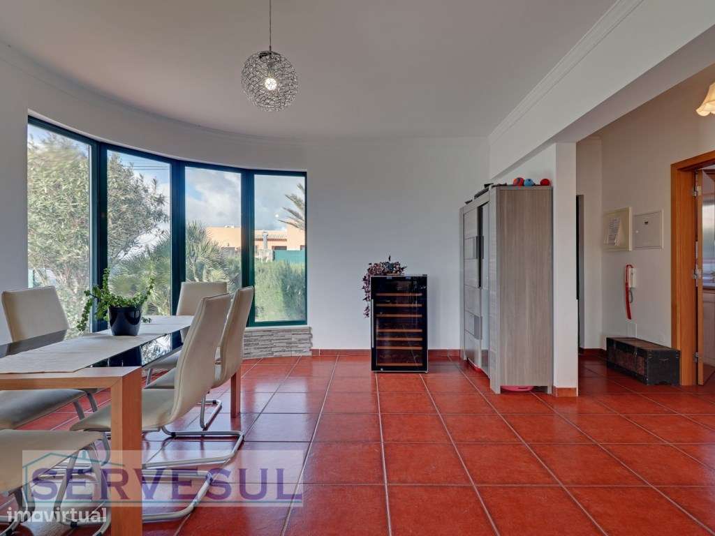 Charmosa Moradia de 2 pisos com 3 quartos espaçosos, garagem, pisci...-7