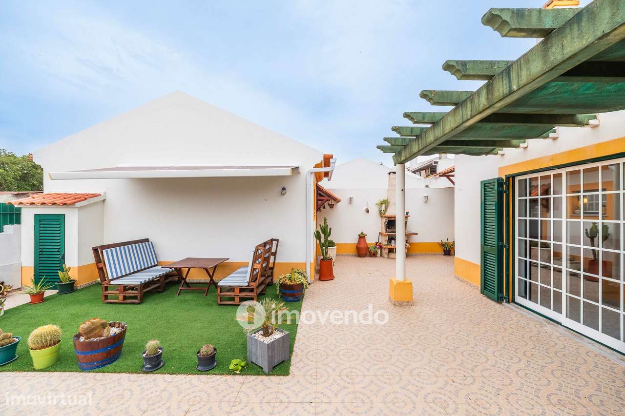 Moradia T4 com garagem e espaço exterior enorme, em Coruche-58