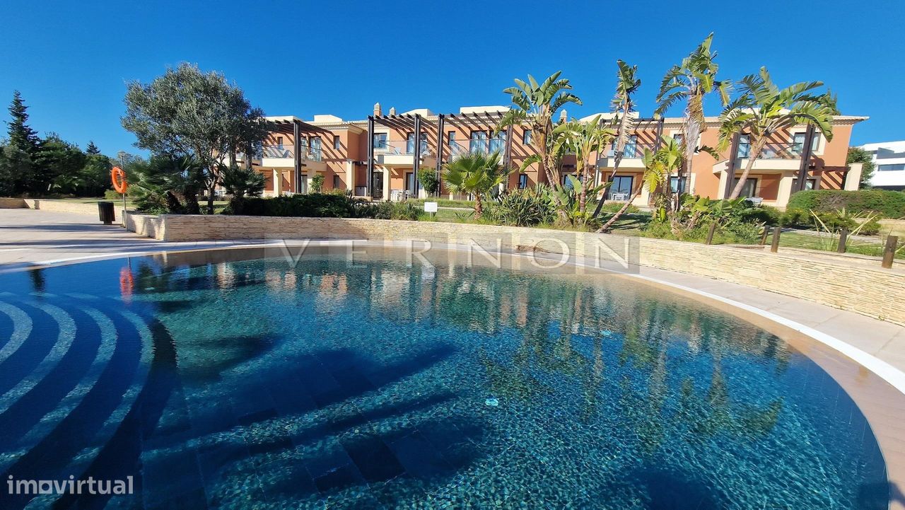 Algarve Carvoeiro para venda moradia geminada T2 no prestigioso resort