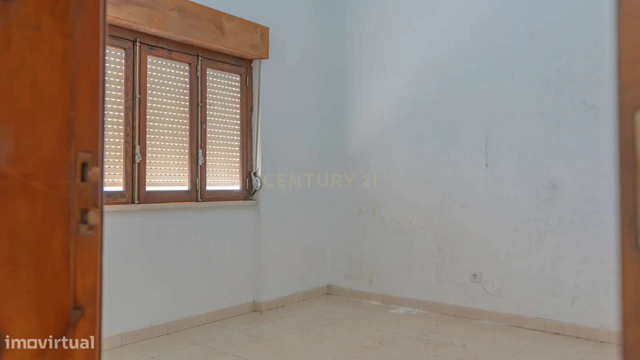 Moradia Isolada com Terreno de 1041 m² – Um Mundo de Possibilidades!-19
