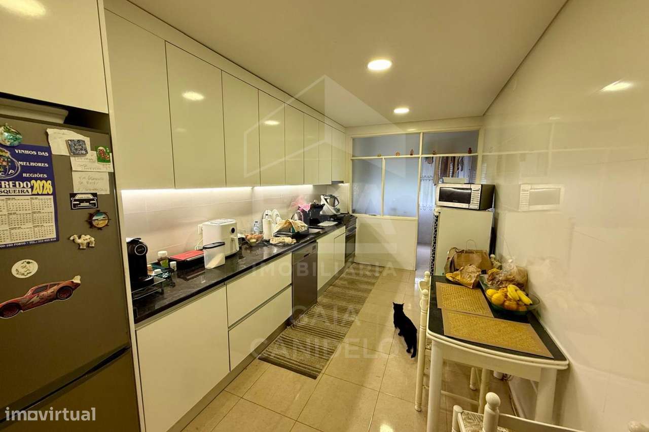 Apartamento T3 com 114 m² | Totalmente Remodelado | Arrendado-2