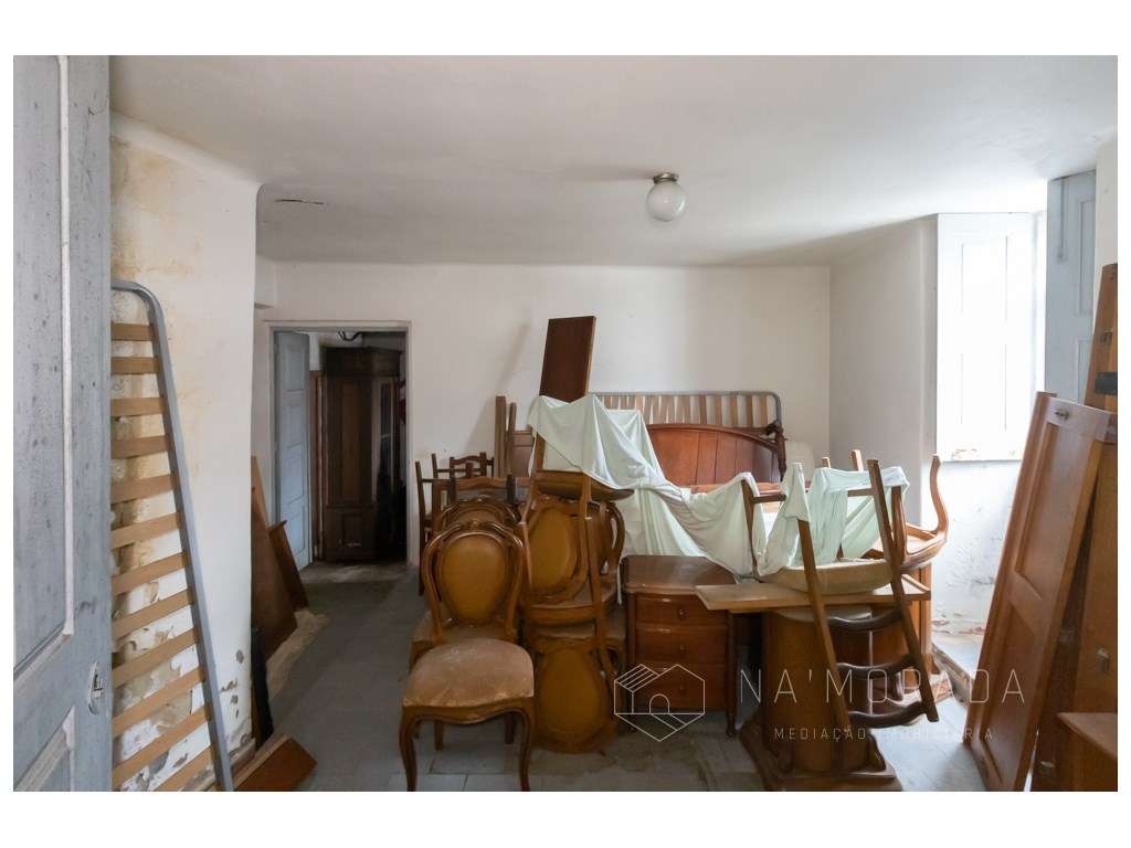 Propriedade para restauro em pleno centro de Santa Maria da Feira-24
